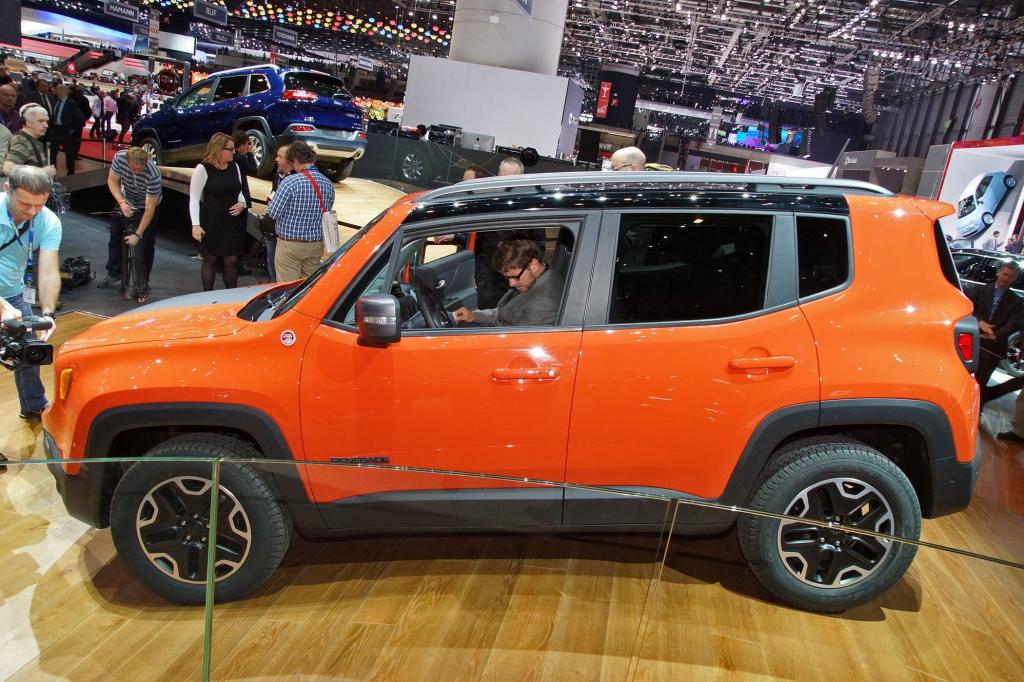 Der Jeep Renegade ist unterhalb des bisherigen Einsteigermodells Compass angesiedelt und kommt im Herbst 2014 zu Preisen ab etwa 20.000 Euro auf den Markt. 