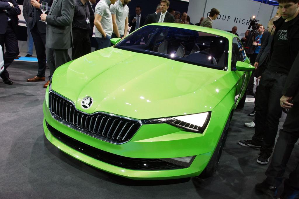 Die Designstudie Vision C im viertürigen Coupé-Format spricht  vor allem das Herz an