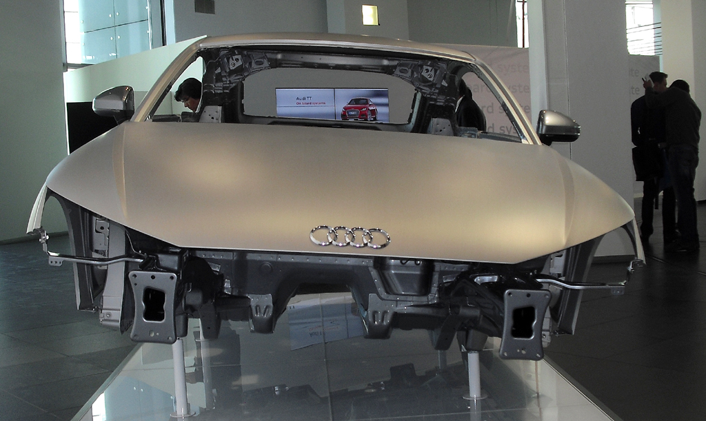 Die Stahl/Aluminium-Karosserie trägt zum um bis zu 50 Kilo geringeren Gewicht bei. 