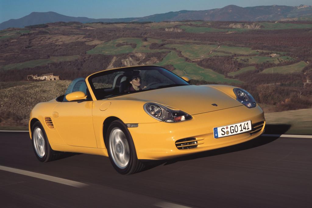 Die erste Generation des Boxster (Typ 986, 1996 bis 2004) wurde zur Bauzeit für ihre „Spiegeleier-Leuchten“ kritisiert - Foto: Porsche