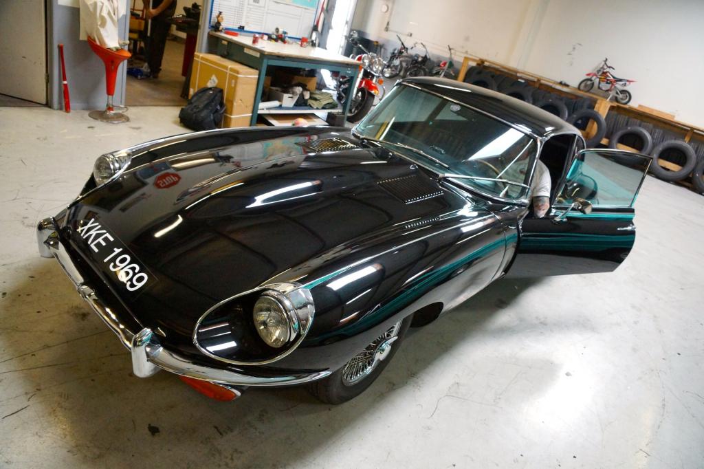 Dieser 69er E-Type steht auf cargate48.com zum Verkauf.