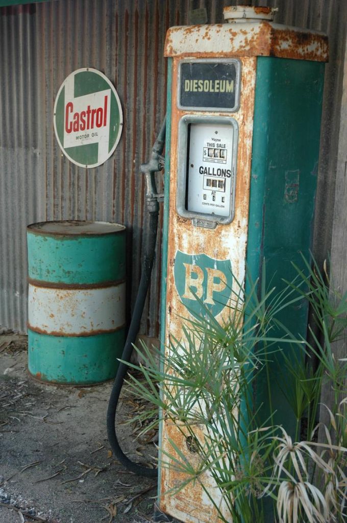 Down Under (III): Australien - von Portland nach Adelaide -  ... diese Tankstation mit alter (Diesel-)Zapfstelle gehört.