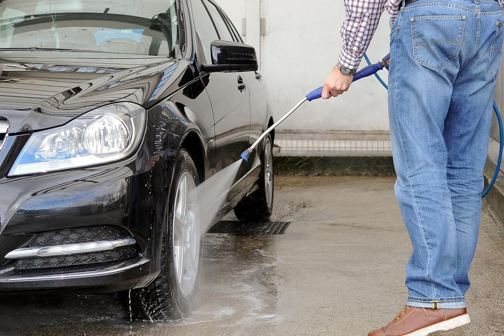 Durch Frühjahrsputz den Auto-Wert erhalten