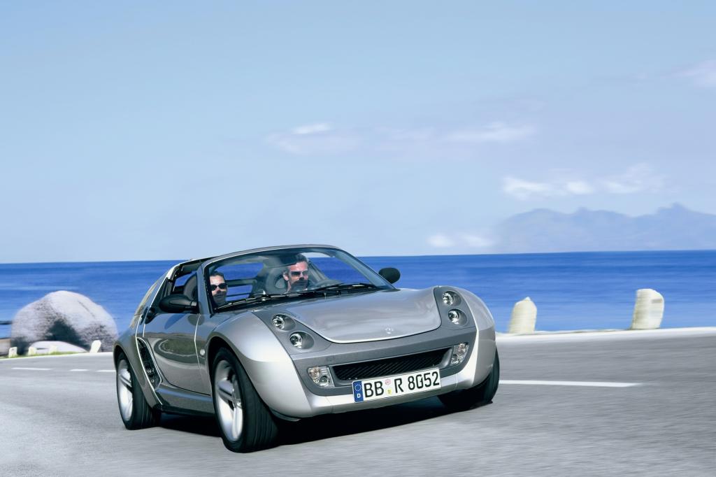 Ein echt puristischer Flitzer für den Sommer ist der Smart Roadster - Foto: Smart