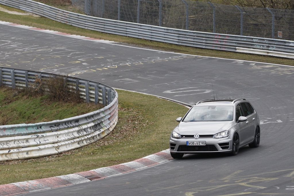 Erwischt: Erlkönig VW Golf R Estate
