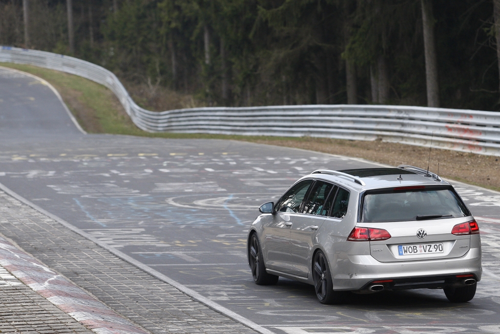Erwischt: Erlkönig VW Golf R Estate