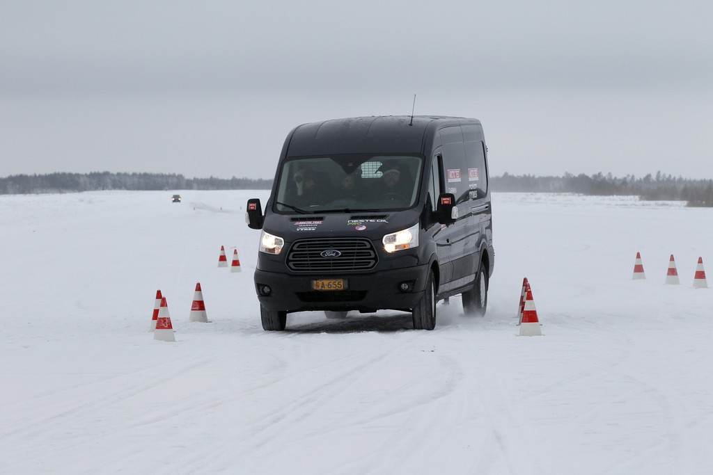 Ford Transit und Transit Connect gewinnen eisigen Test