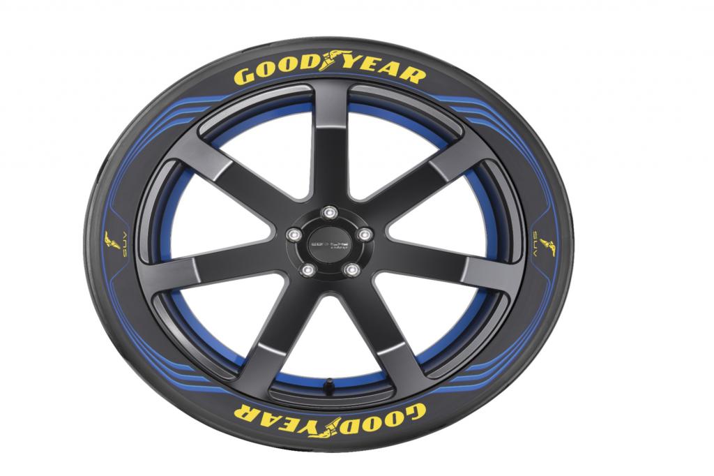 Foto © Goodyear - Auf dem Genfer Automobilsalon zeigt Goodyear derzeit die nicht alltägliche Studie eines SUV-Reifens, die allerdings so nie in Serie gehen wird. 