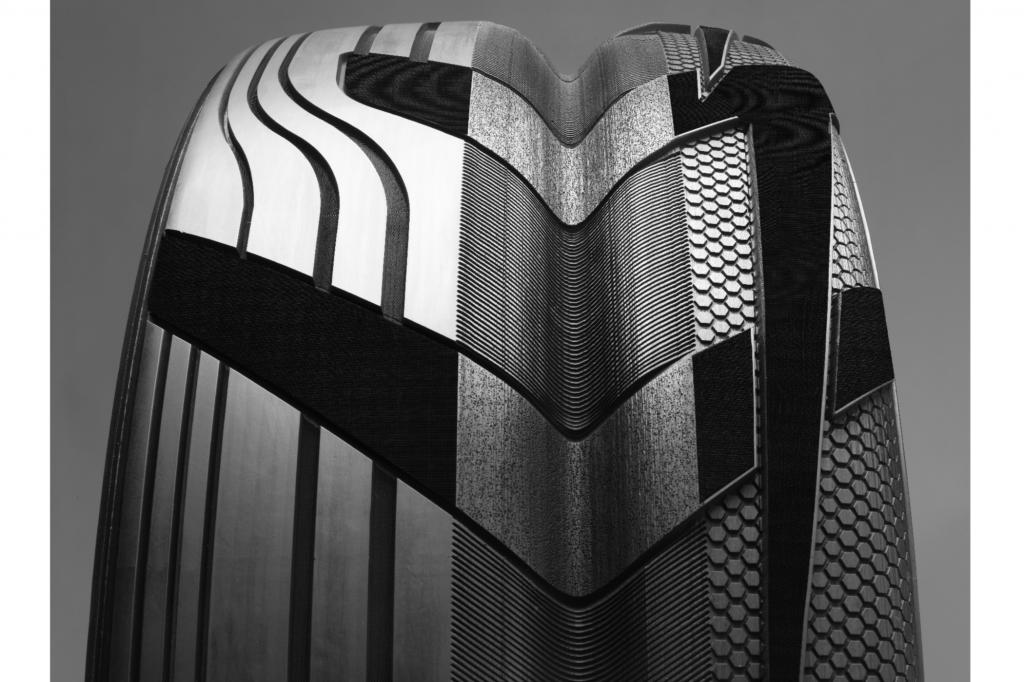 Foto © Goodyear - Der Reifen verfügt ähnlich wie Lkw-Zwillingsreifen über eine doppelte Lauffläche, die zudem durch eine breite Profilrille getrennt wird. 