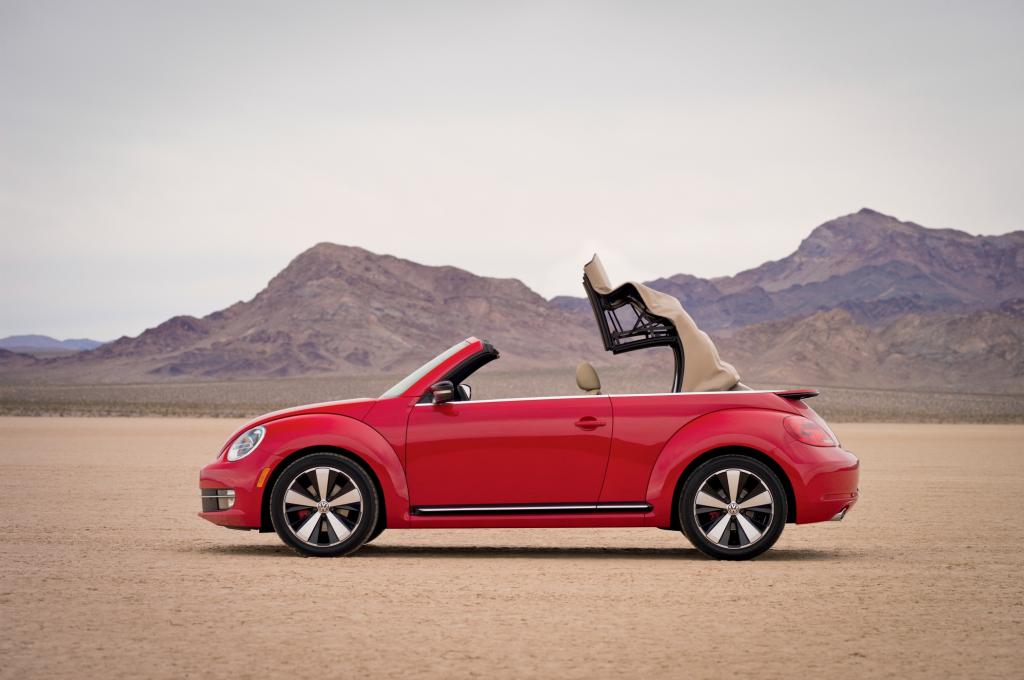 Foto © VW - Der offene VW Beetle fährt ab 21.625 Euro vor