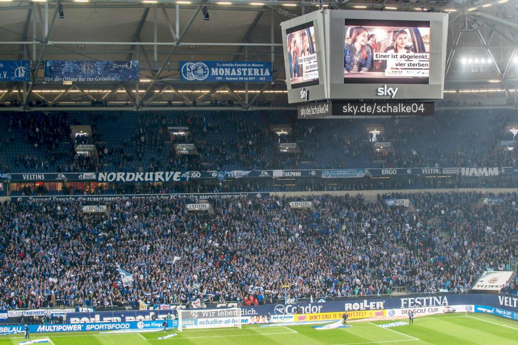 Fußball-Klubs wollen Fans einbremsen