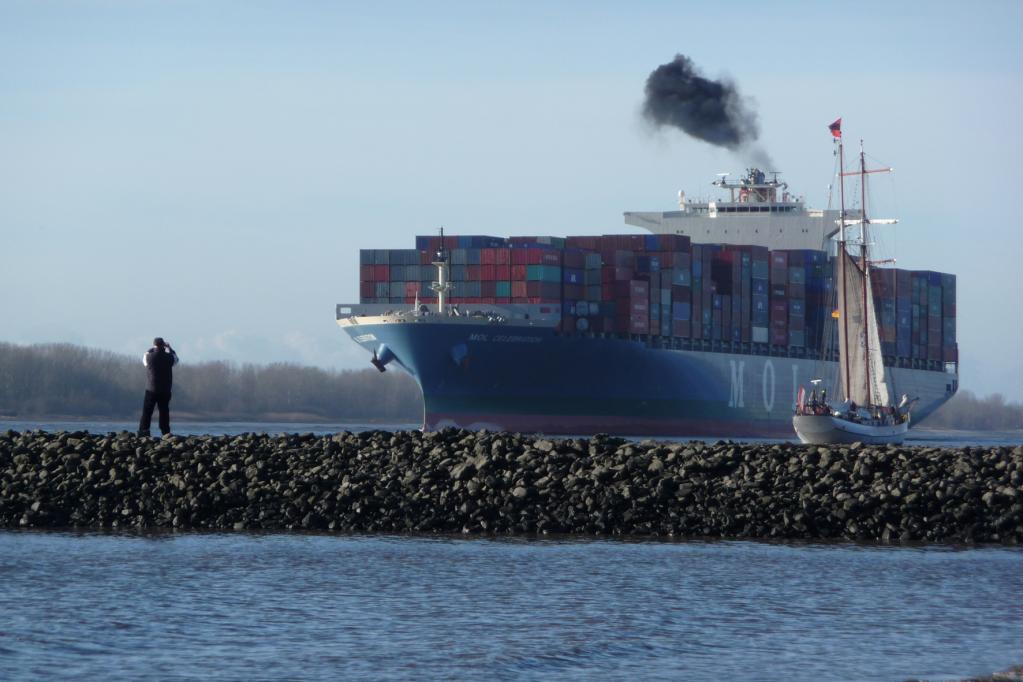 Gefahren für Hamburg durch Containerschiff-Abgase