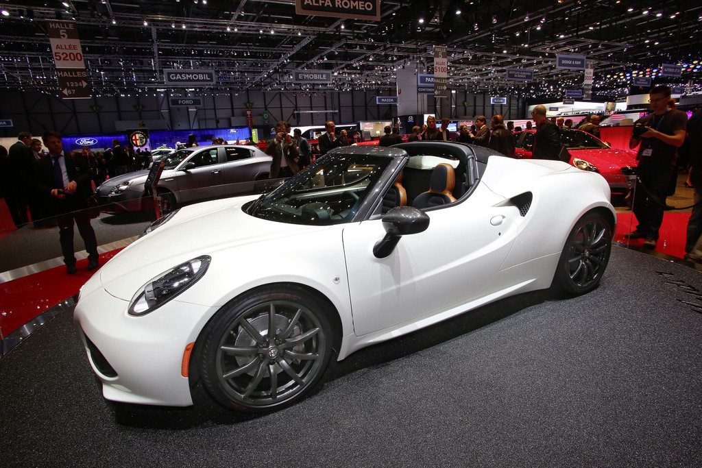Genf 2014: Alfa Romeo öffnet den 4C