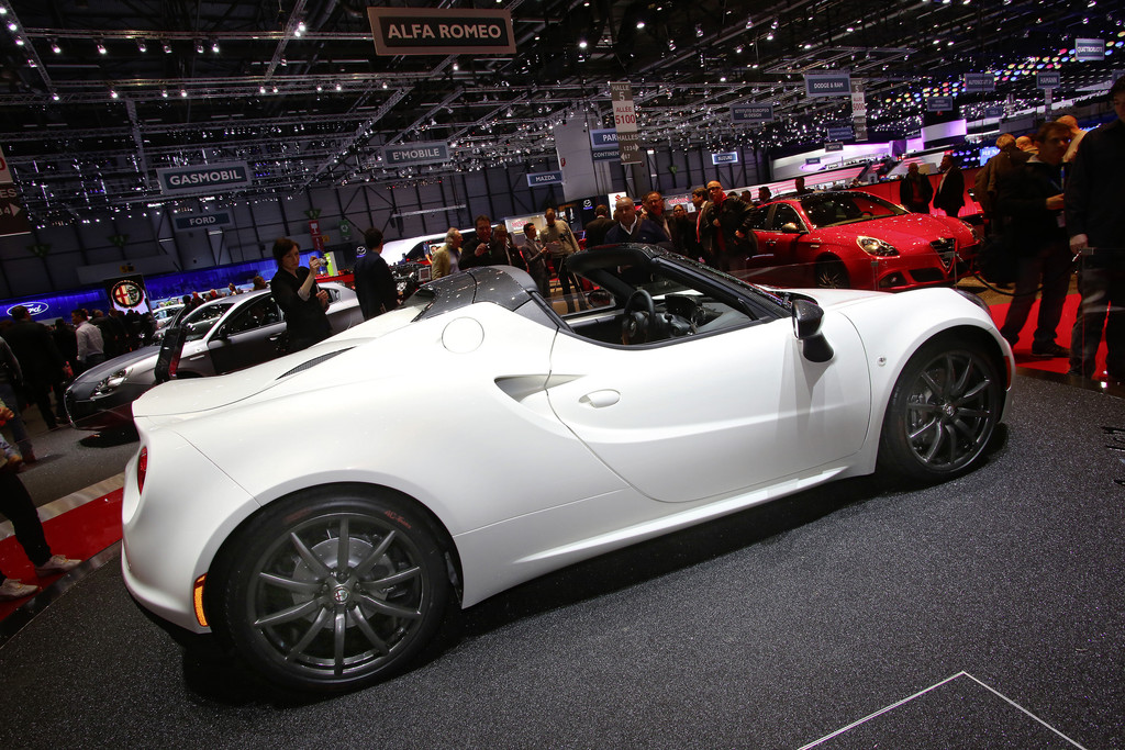 Genf 2014: Alfa Romeo öffnet den 4C