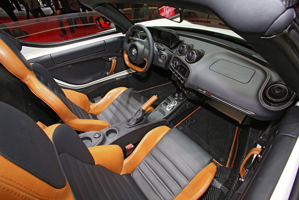 Genf 2014: Alfa Romeo öffnet den 4C