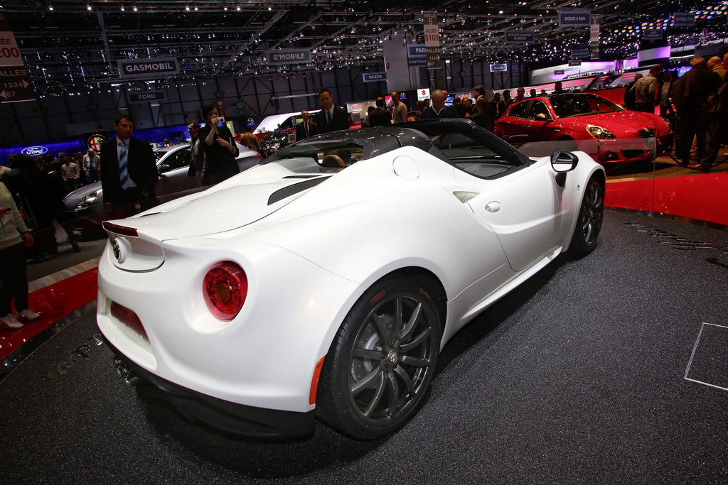 Genf 2014: Alfa Romeo öffnet den 4C