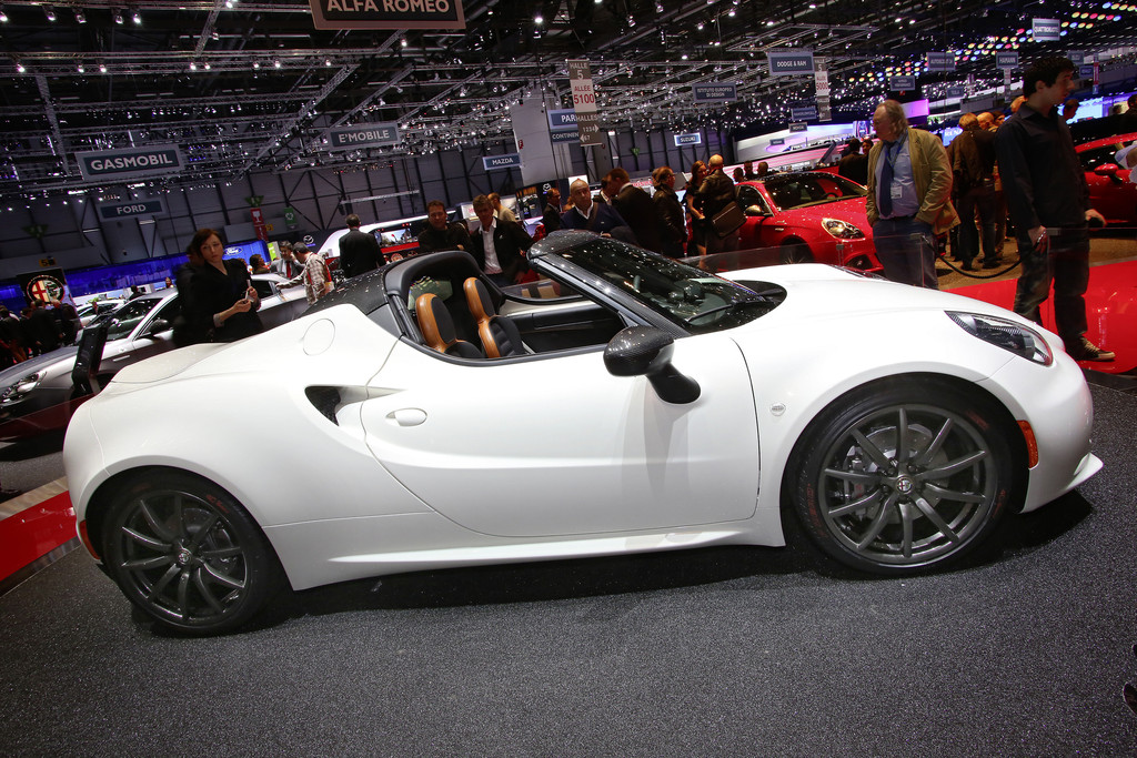Genf 2014: Alfa Romeo öffnet den 4C
