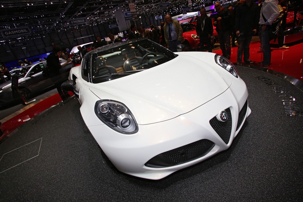 Genf 2014: Alfa Romeo öffnet den 4C