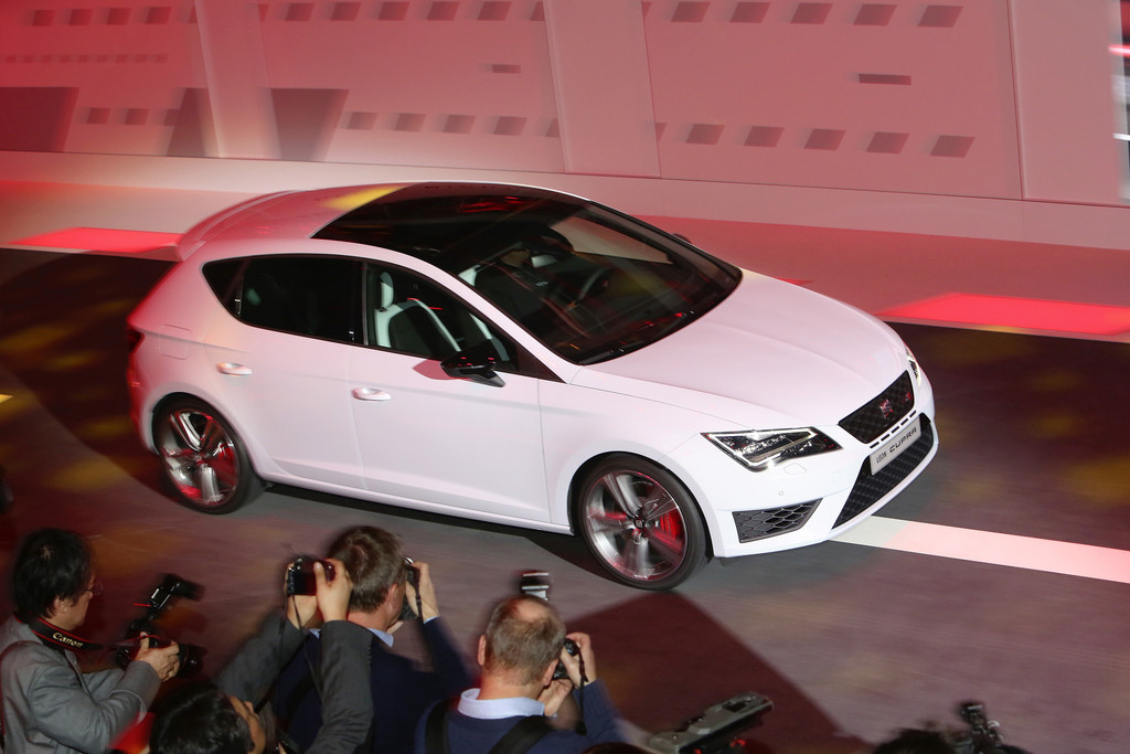 Genf 2014: Volkswagen stellt sich schon am Vorabend auf