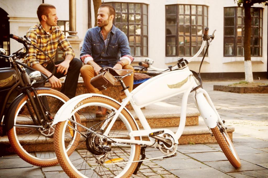 Handgenähte Lenkergriffe, ein Aluminiumrahmen im Retro-Design und neuste Technik machen das E-Bike zum Easy Rider der motorisierten Zweiräder.