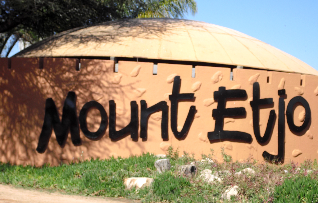 Hotel dieser Welt: In der Mount Etjo Safari Lodge in Namibia
