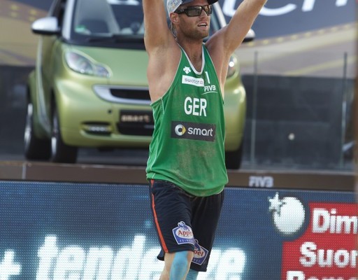 Julius Brink mit Smart zur Olympiade