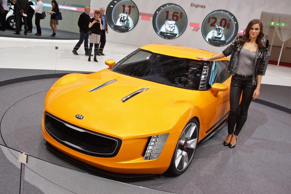 Kia setzt mit der Studie GT4 Stinger auf konventionelles Downsizing mit dem bekannten Zweiliter-Turbo