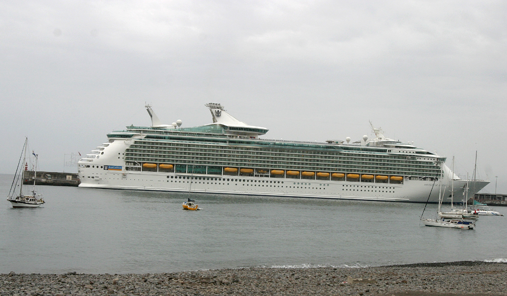 Kreuzfahrtschiffe steuern auf der Hauptinsel immer wieder Funchal an.