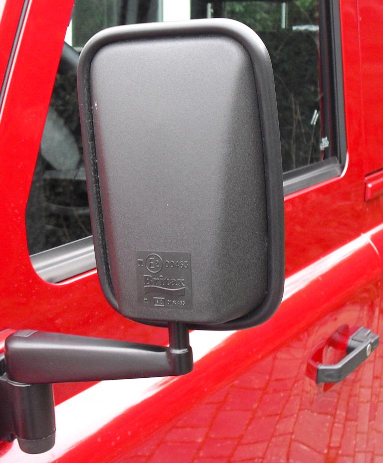 Land Rover Defender: Blick auf den Außenspiegel auf der Fahrerseite. 
