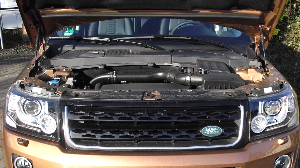 Land Rover Freelander: Blick unter die Haube auf den 2,2-Liter-Selbstzünder. 
