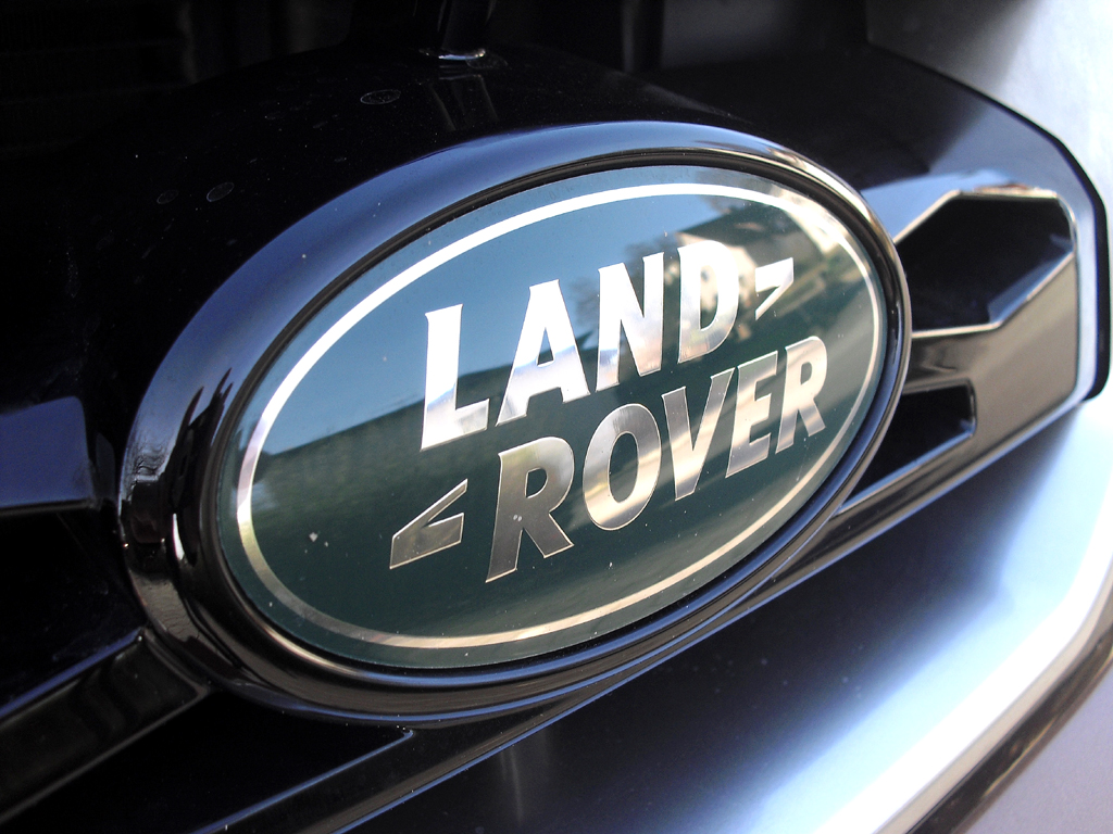 Land Rover Freelander: Das Markenlogo findet sich vorn seitlich im Kühlergrill. 