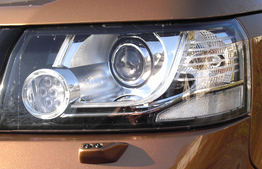 Land Rover Freelander: Moderne Leuchteinheit vorn. 