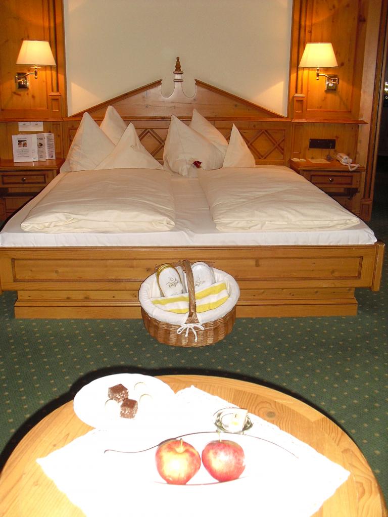 Landhaus-Stil: Die Zimmer sind alpenländisch-behaglich eingerichtet ... 