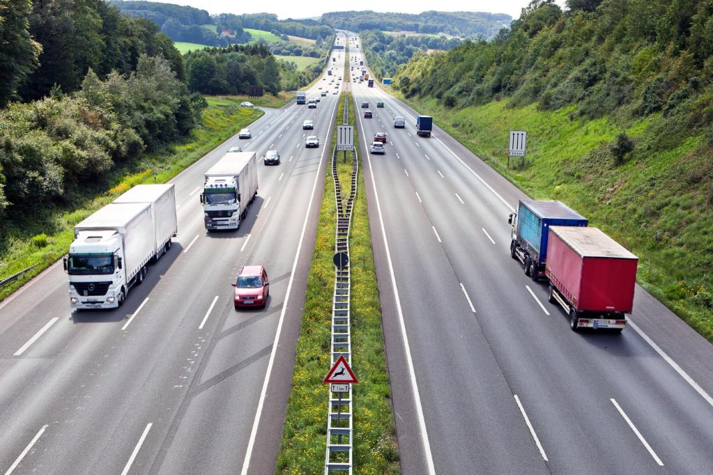 Lkw-Maut: Ausweitung belastet die Bürger