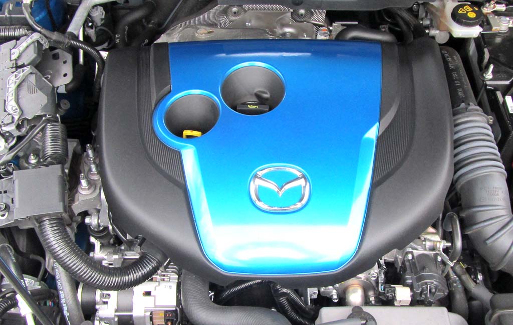 Mazda CX-5: Blick auf den 2,2-Liter-Vierzylinder-Selbstzünder mit 110/150 kW/PS.