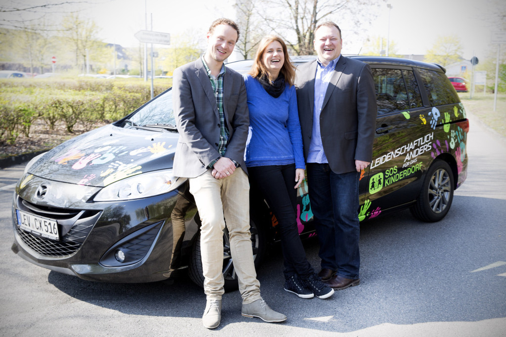 Mazda spendet Auto und Küche