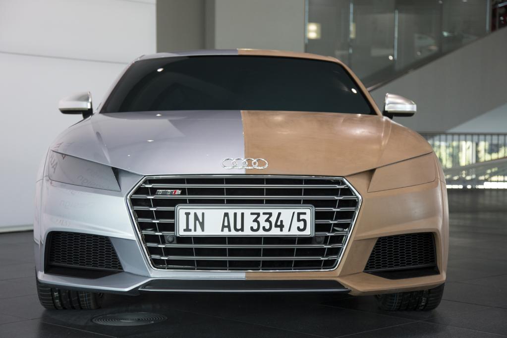 Neues Audi TT Coupé mit scharfen Bügelfalten
