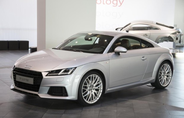 Neues Audi TT Coupé mit scharfen Bügelfalten