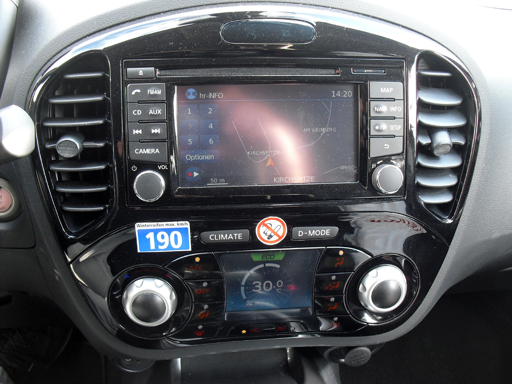 Nissan Juke: Blick auf den mittleren Armaturenträger. 
