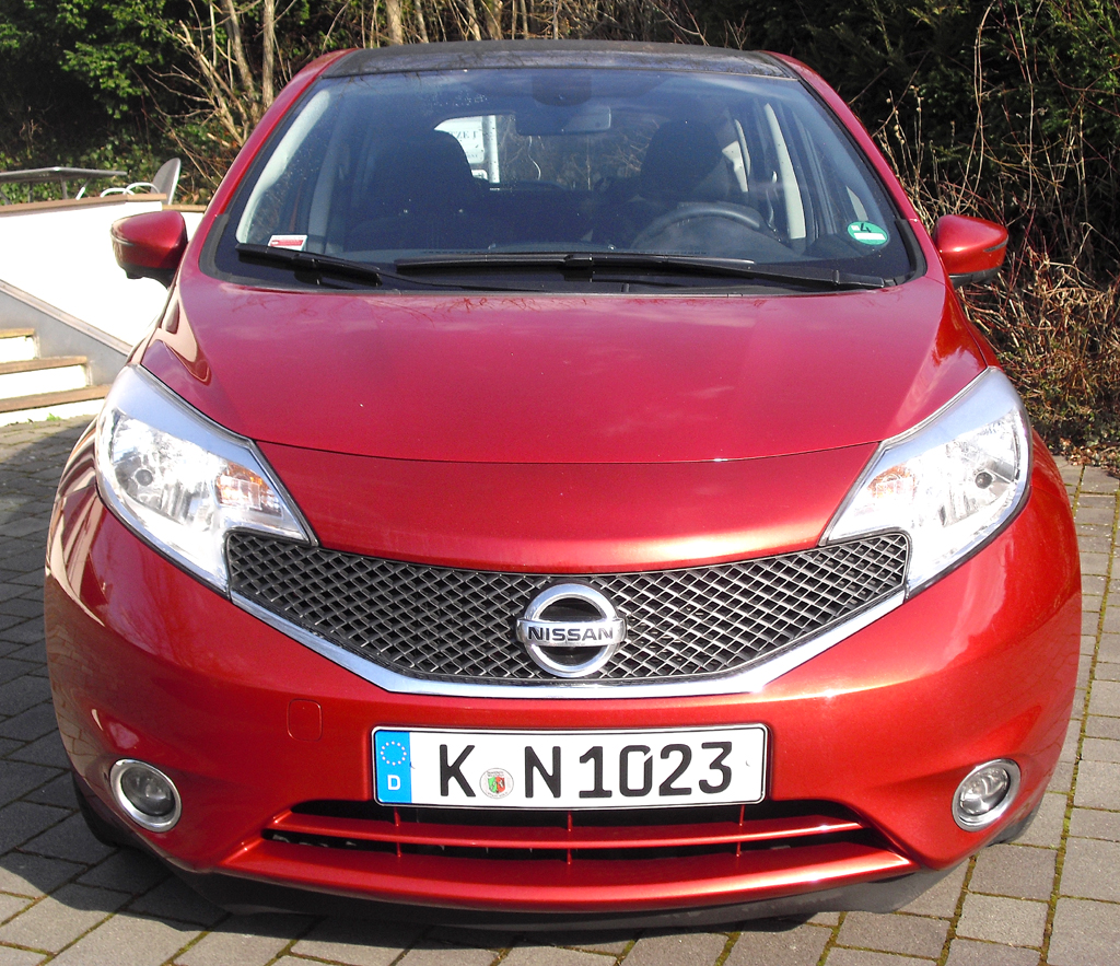 Nissan Note: Blick auf die Frontpartie. 