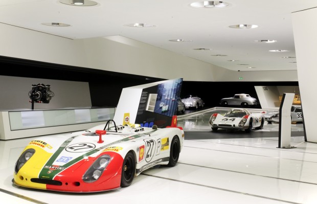 Porsche präsentiert 919 Hybrid im Porsche-Museum