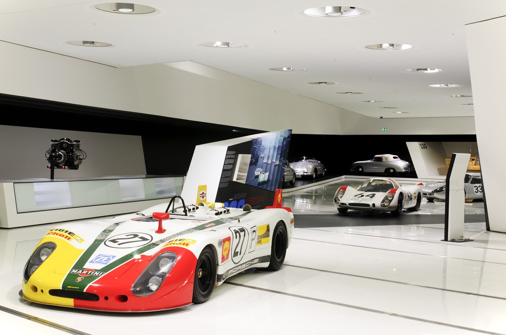 Porsche präsentiert 919 Hybrid im Porsche-Museum
