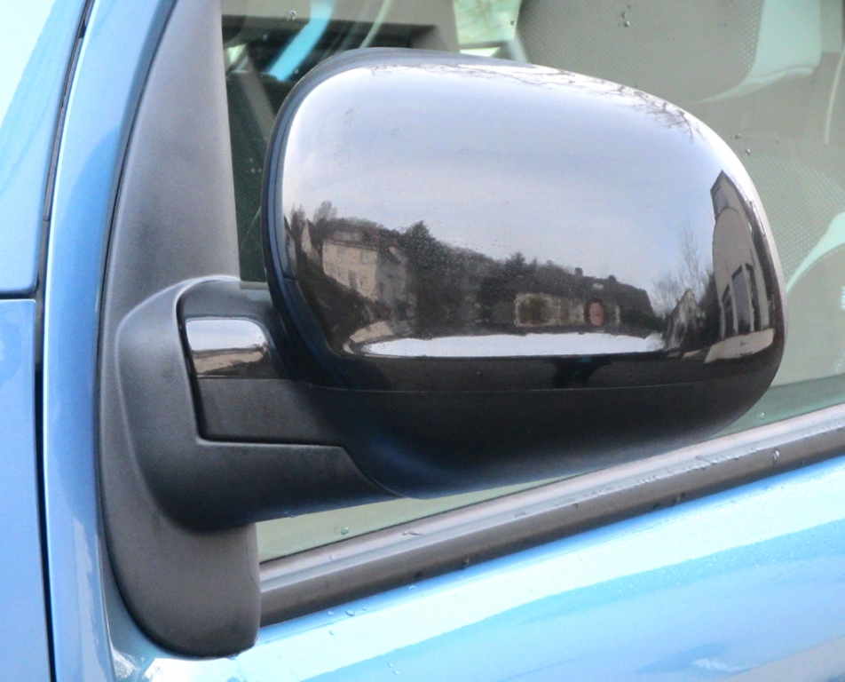 Renault Kangoo: Blick auf den Außenspiegel auf der Fahrerseite.