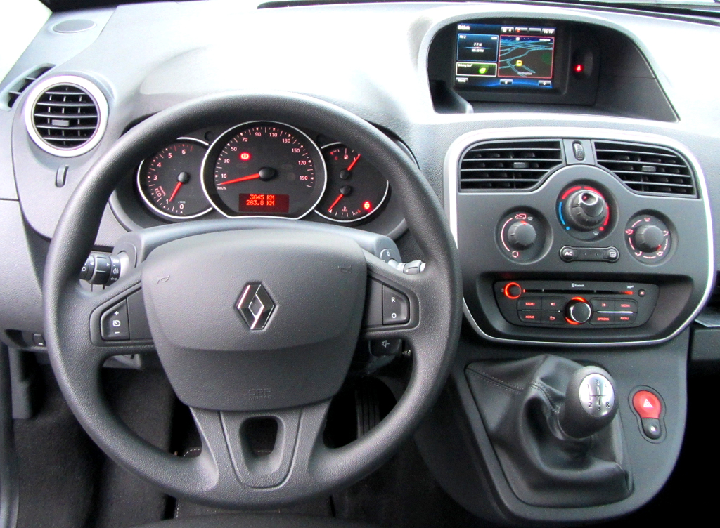 Renault Kangoo: Blick ins recht übersichtlich gestaltete Cockpit.