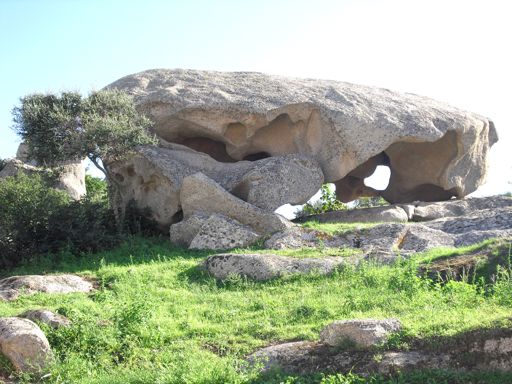 Sardinien: Auf der Insel der Nuraghen im Mittelmeeer