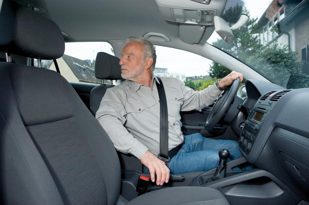Senioren am Steuer - Tauglichkeitstest für ältere Autofahrer?
