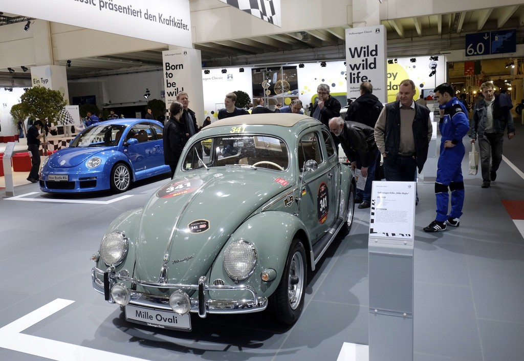 Techno-Classica 2014: VW gibt Geburtstagskuchen aus