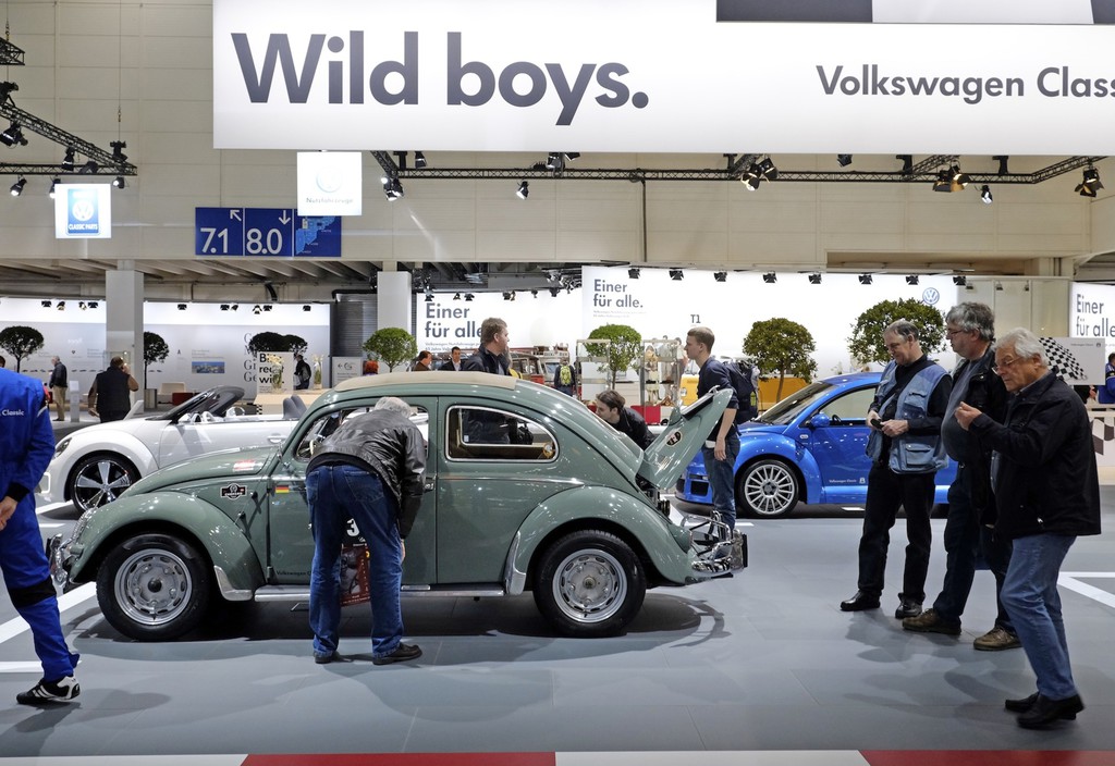 Techno-Classica 2014: VW gibt Geburtstagskuchen aus
