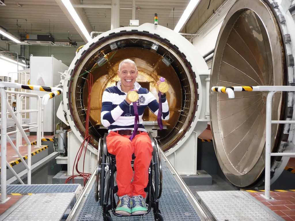 Toyota fährt bei den Paralympics Schlitten