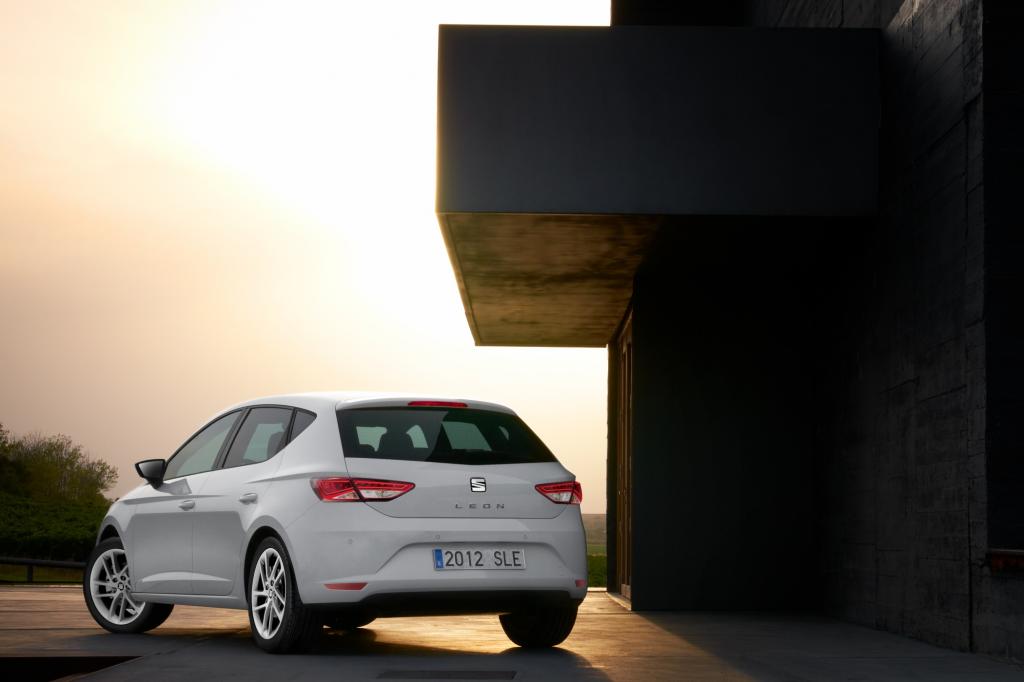 Unter der Haube der klar und fließend gezeichneten Karosserie arbeiten bekannte Motoren aus dem VW-Konzernregal.
